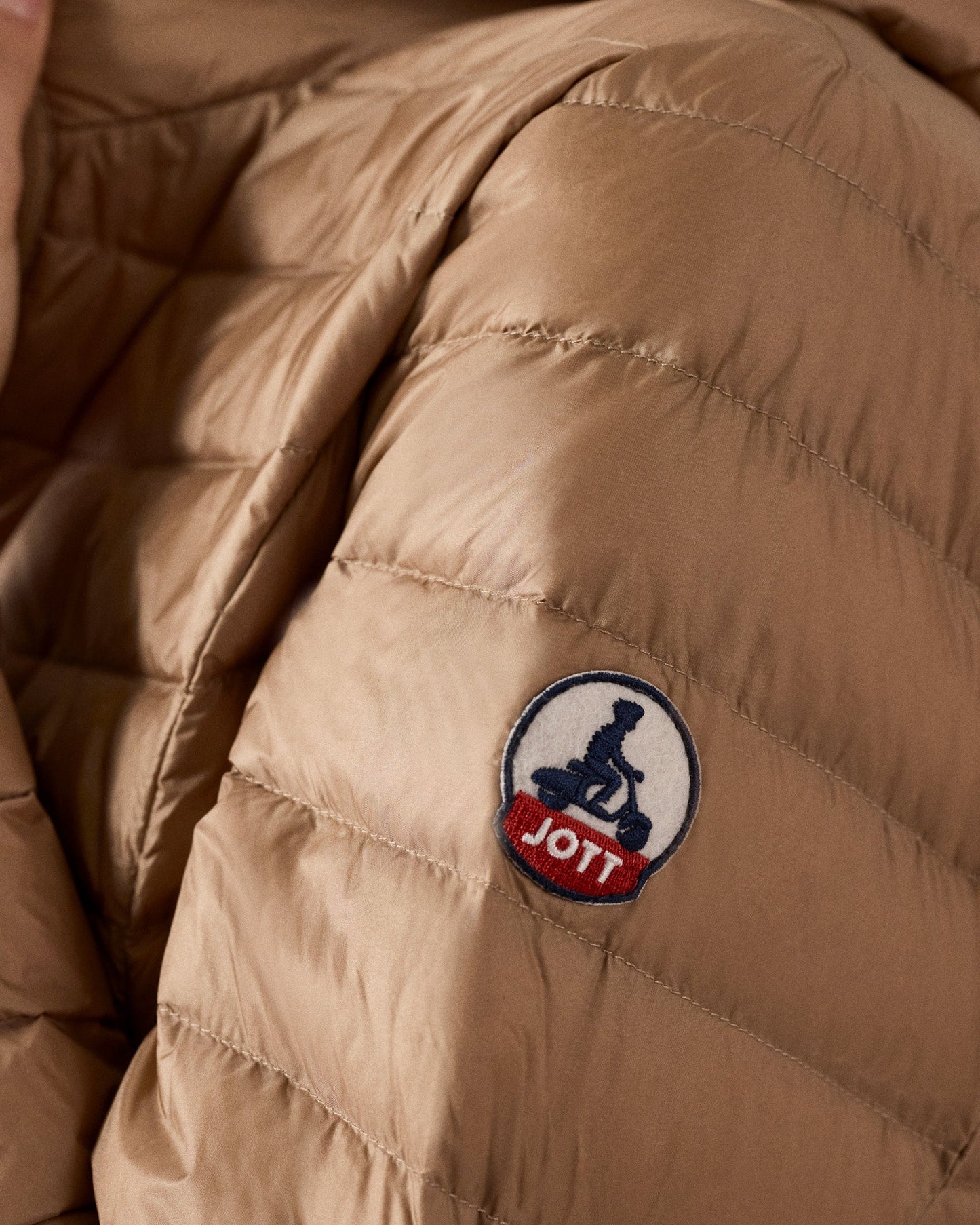 Doudoune légère à capuche Fauve Cloe