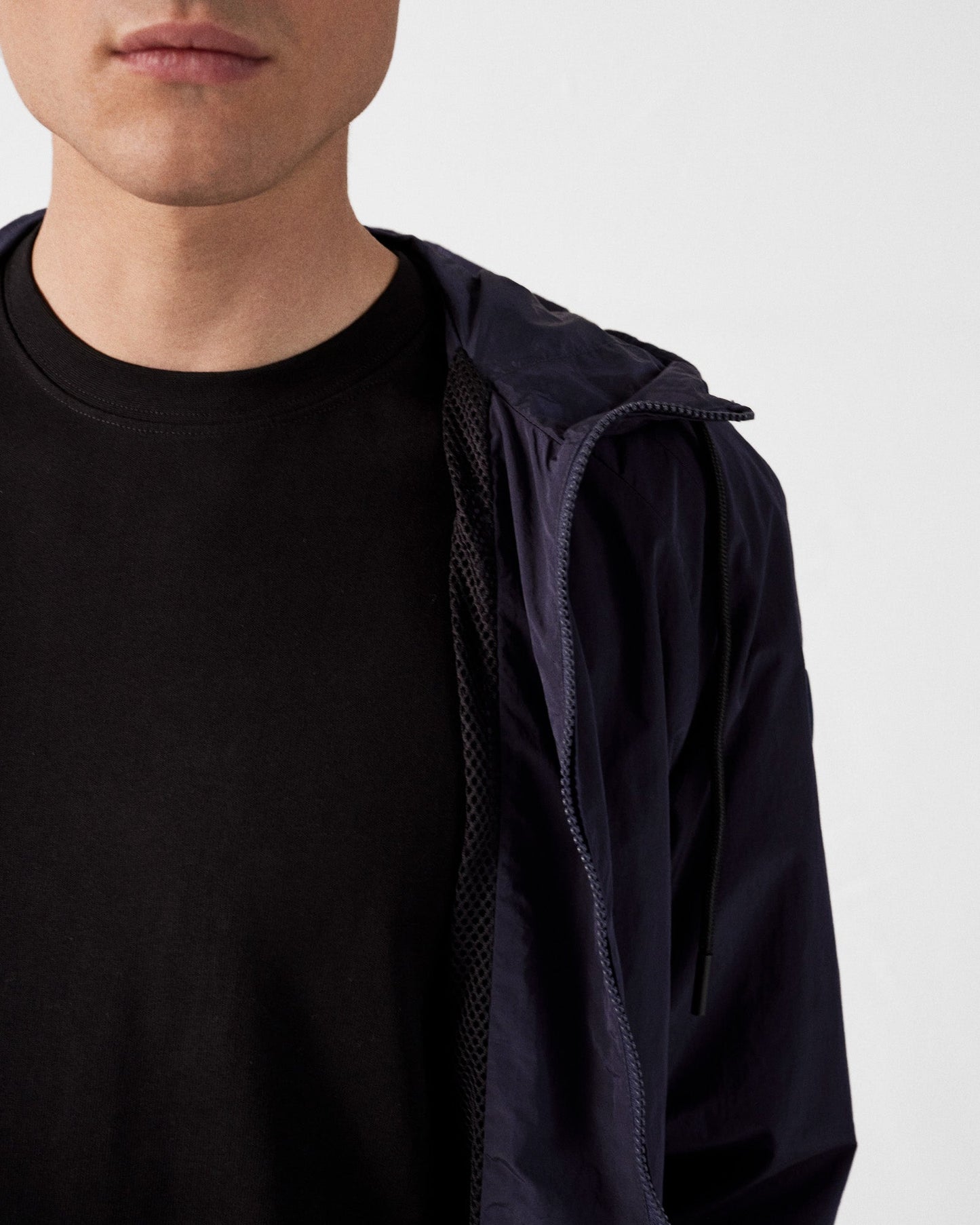 Blouson coupe-vent léger à capuche Marine Storm