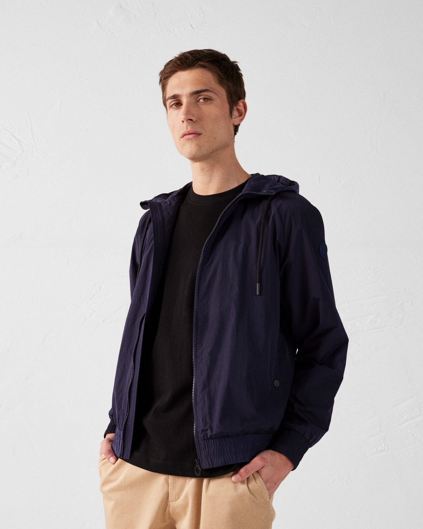Blouson coupe-vent léger à capuche Marine Storm