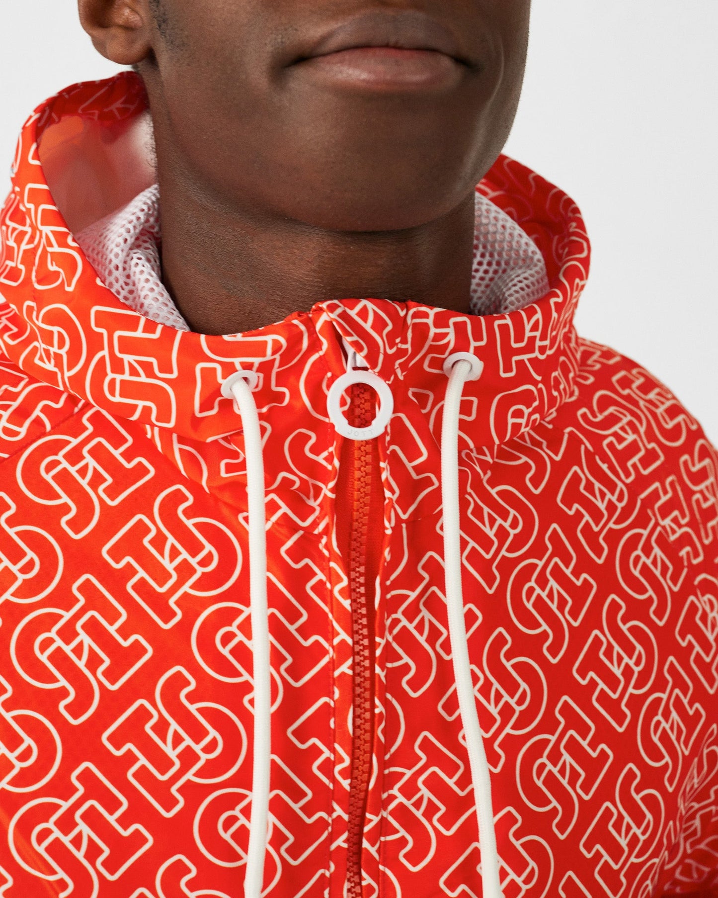 Blouson coupe-vent léger à capuche Mono rouge feu Storm monogram