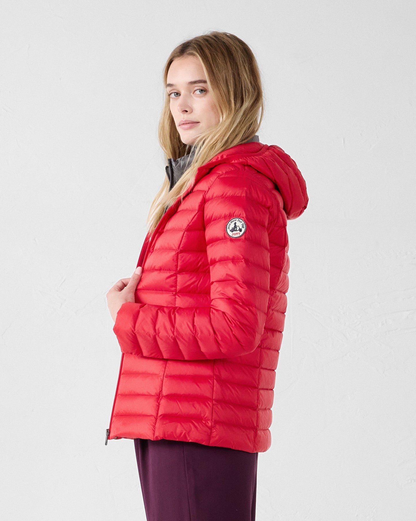 Doudoune légère à capuche Rouge carmin Cloe
