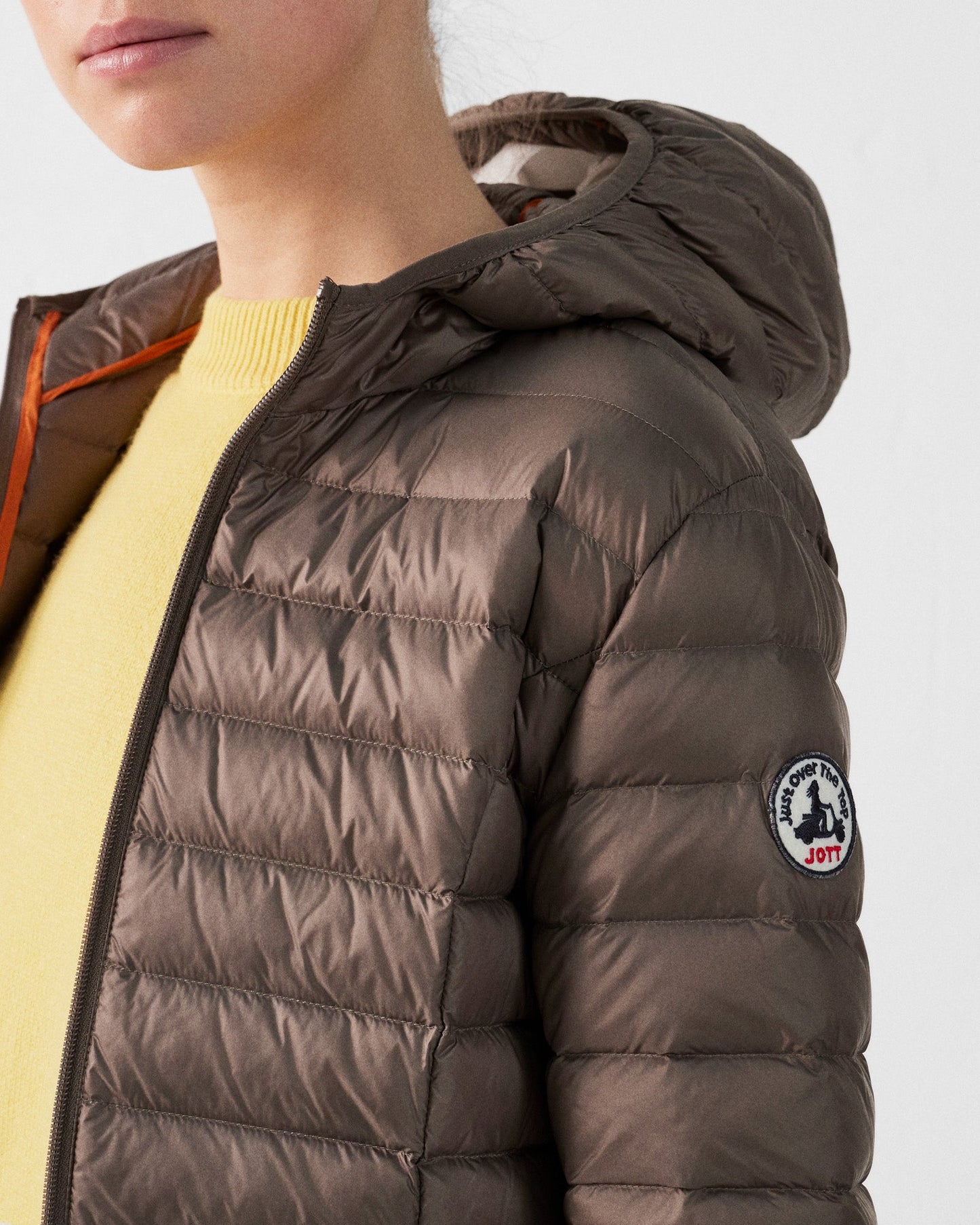 Doudoune légère à capuche Taupe Cloe