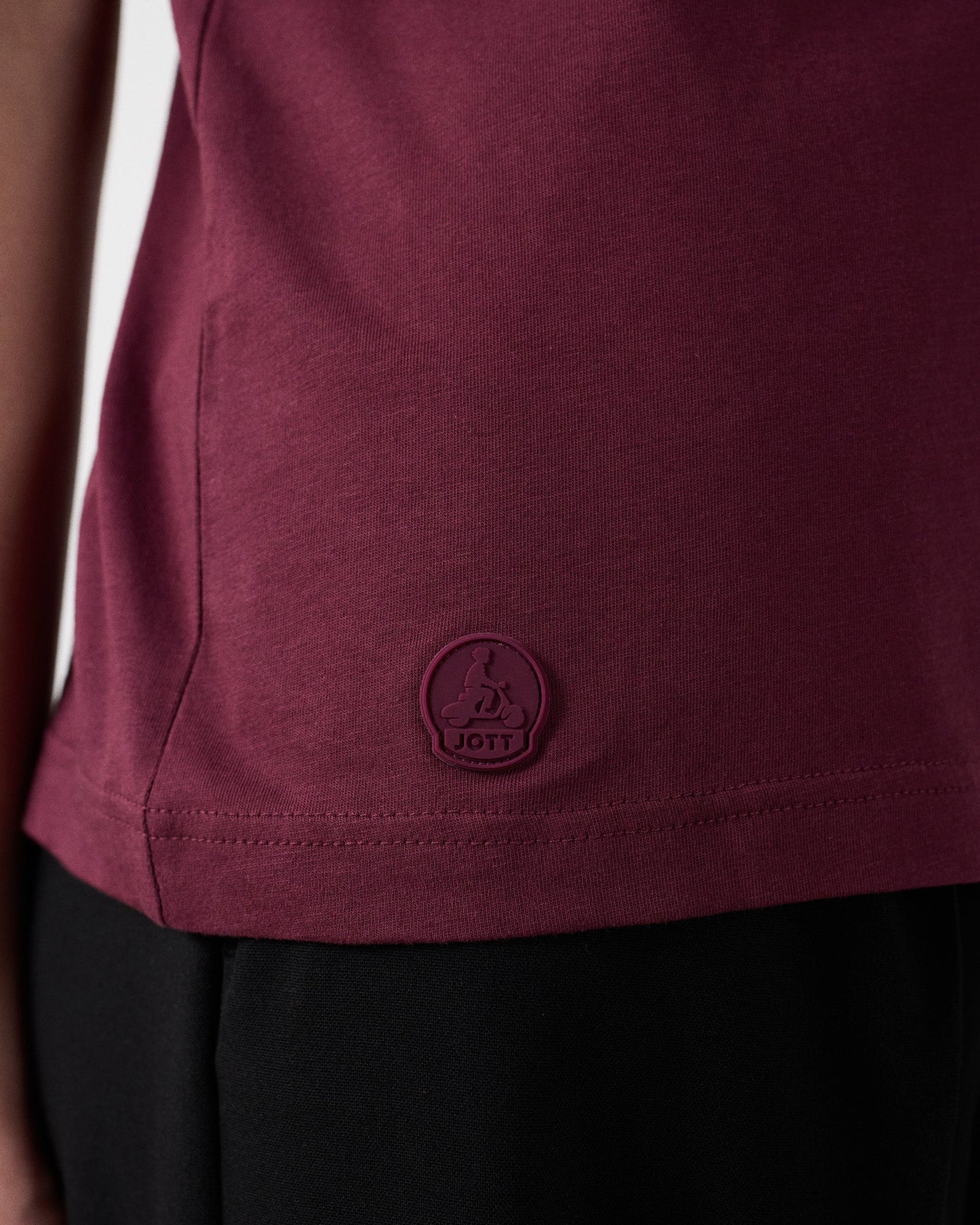 T-Shirt col V Cerise noire Sofy